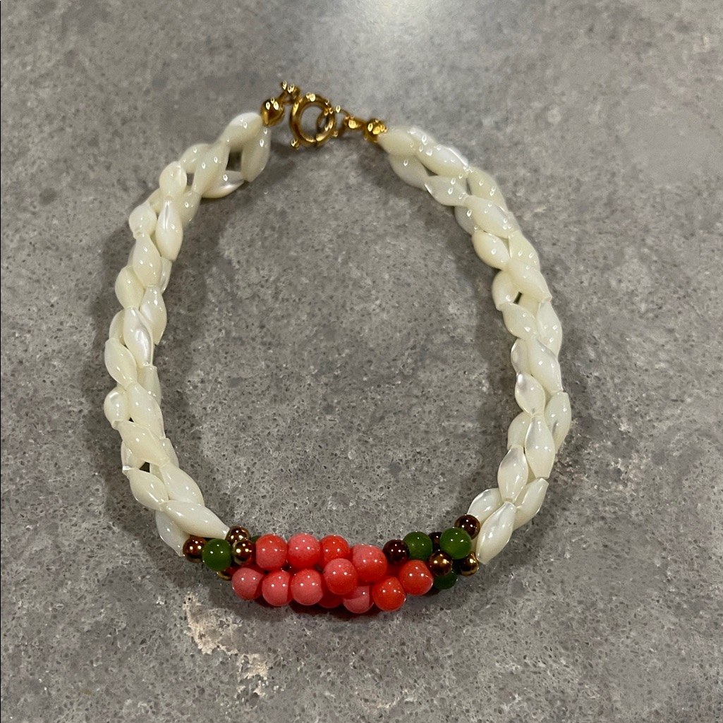 Elegant Braided Coral And Shell Bead Bracelet Green Jade Accent - 7.25”